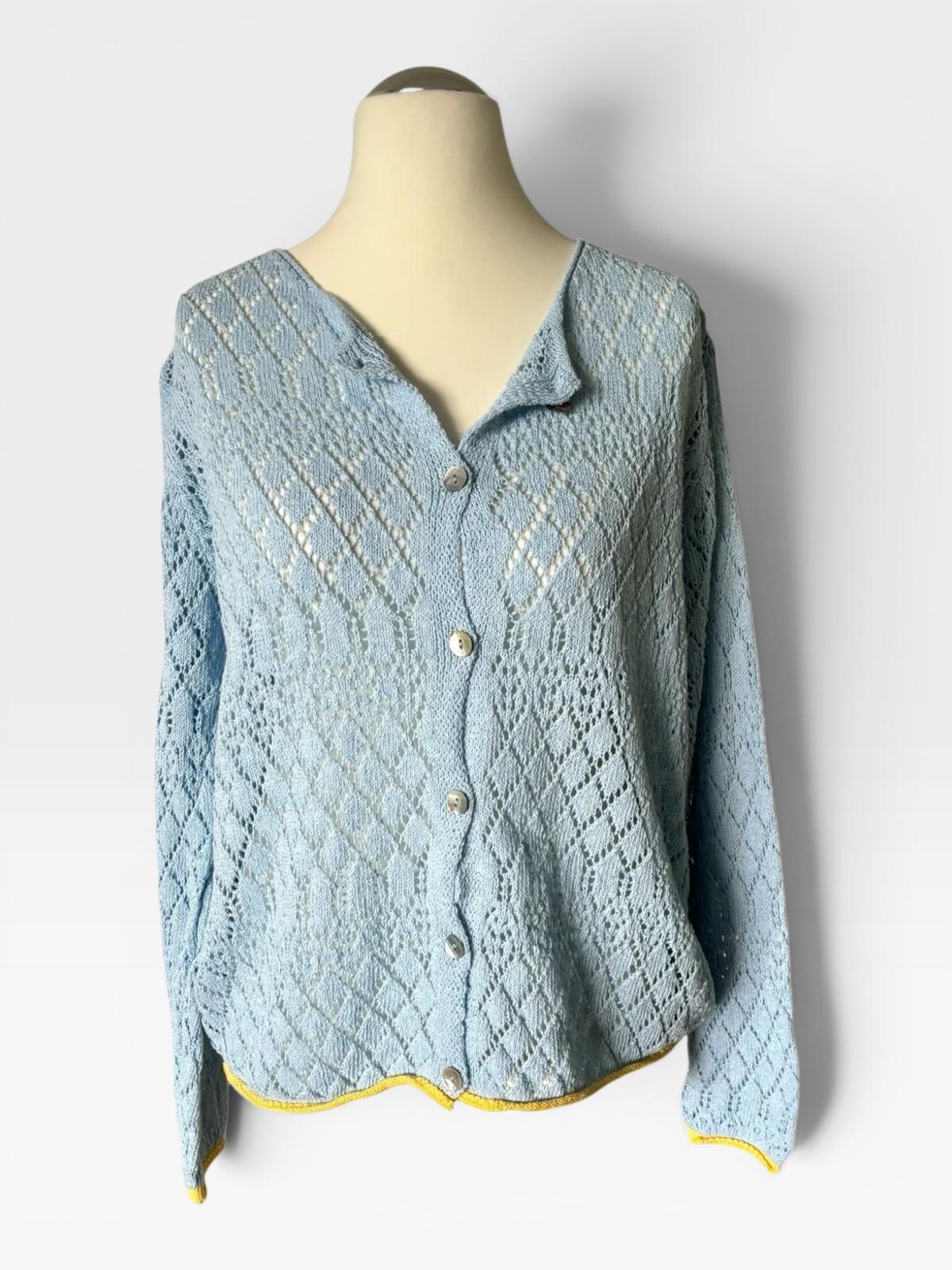 Lina * Cardigan mit filigranem Lochmuster und Kontrastsaum &ndash; hellblau